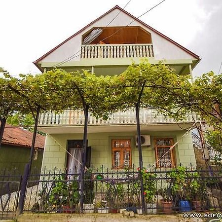 Apartment Sofia บาทูมิ ภายนอก รูปภาพ